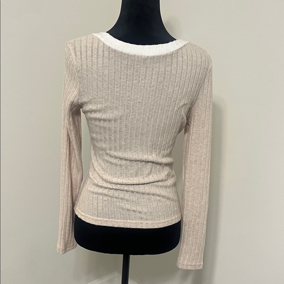 V-Neck Ribbed Sweater - Picture 4 of 4